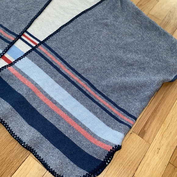 Marine Layer Lucy Poncho - Picture 4 of 10